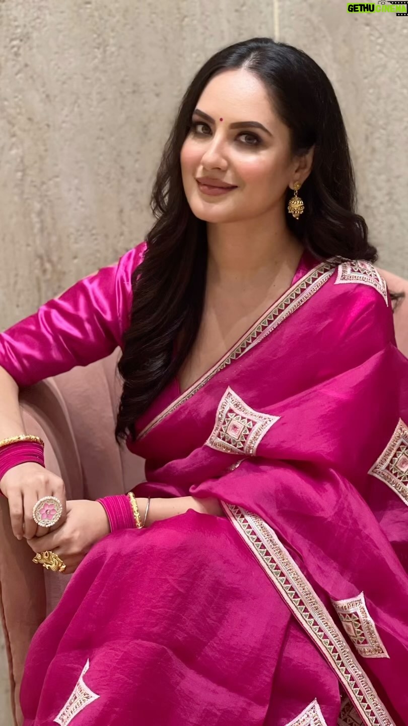 Pooja Bose Instagram - Wait for the end 💝💖 Style by @hittingfashion Saree by @kaasniindia Hmu @makeup_artist_amit