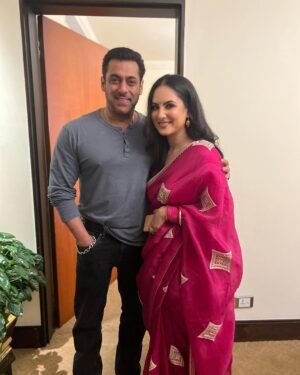 Pooja Bose Instagram - My heart is full today 🩷 @beingsalmankhan