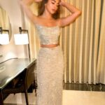 Pooja Hegde Instagram - Shimmer, glitter, sparkle and shine 😉✨❄️ #weddingseason #sangeet #fairydust