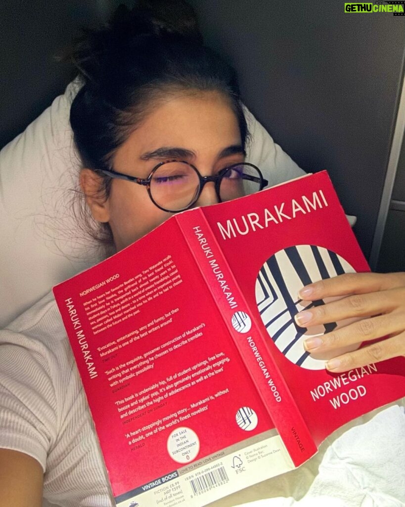 Pooja Hegde Instagram - Murakami, you make me cry.. you brilliant, twisted, beautiful, soul provoking GENIUS 🥺❤️ #transitreading ✈️ #inflightentertainment #loveiseverything 🫶🏼