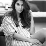 Pooja Hegde Instagram - A quick shoot post pack up with @avigowariker, he shot my first photoshoot and now we’re here again 🤗 📸 #postpackupshot