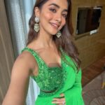 Pooja Hegde Instagram - 🫰🏼☺️👋🏻🥰 ✈️ 🤓📖🏠🛌 #storiesofPooch Bangalore, India