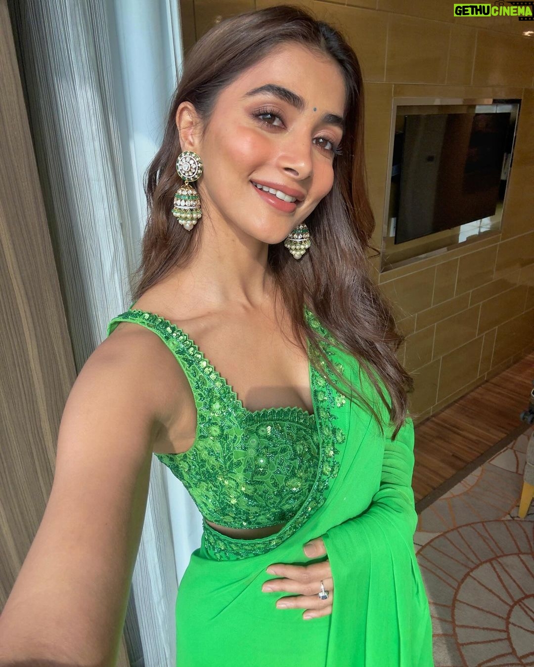 Pooja Hegde Instagram - π«°πΌβΊοΈππ»π₯° βοΈ π€ππ π #storiesofPooch Bangalore, India