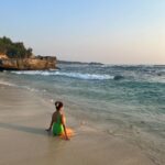 Pooja Ramachandran Instagram - I dream in the colours of the sunset 🌅 ♥️ 📸 @highonkokken #beachlife