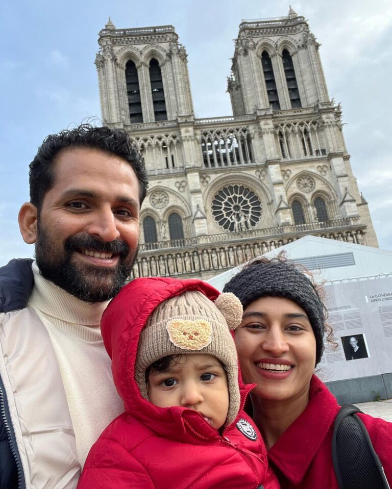 Pooja Ramachandran Instagram - Celebrating Kiaan’s first Christmas and making it a special one! #makingmemories #kiaankokken #firstchristmas #christmasinparis Eiffel Tower, Paris, France