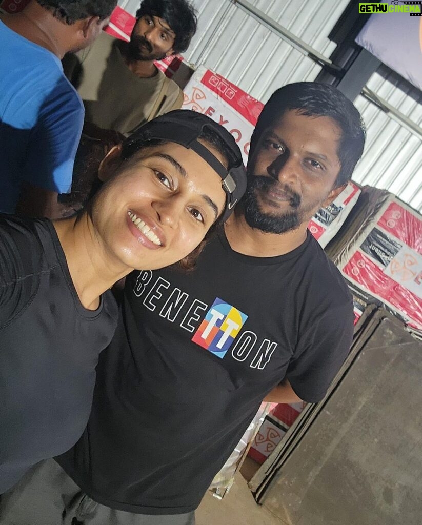 Pooja Ramachandran Instagram - One with our director @milind_rau We both were in production 😜.. I was 3.5 months pregnant in the first picture 😊 Definitely one of the best directors I’ve worked with. He had a wonderful set of AD’s and their team together pulled off such a cool show! It was super challenging, super tiring, stressful so many times but the team always put on a smile and got the work done. A lot of hard work and behind the scenes work has gone into making the dynamic series ‘The Village’ @amazonprime #thevillage #webseries #indianwebseries #horrorseries #gore #guts #horror