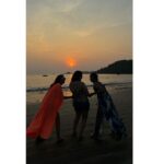 Pooja Salvi Instagram - Embracing the magic of sundown at the beach 🌊☀️🌅 . . . . . . . . #beachtime #sunset #sea #sand #beachlover #girlstrip #friendsforever #makingmemories #perfectbeachday #eveningwellspent #gratitude