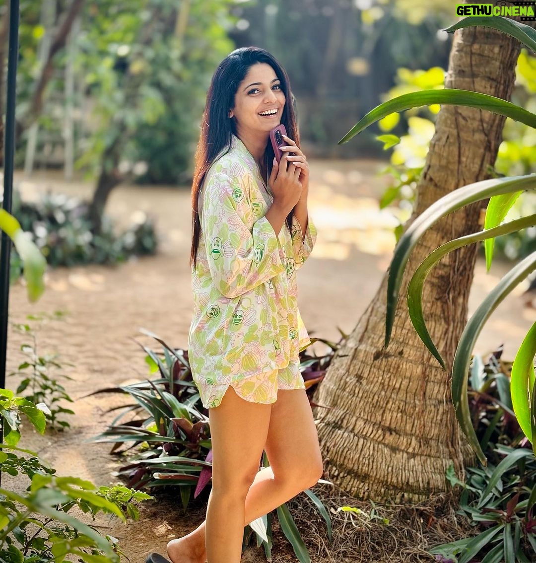 Pooja Sawant Instagram - Christmas morning in Goa … could it be anymore beautiful? 😍🌲🌸💕