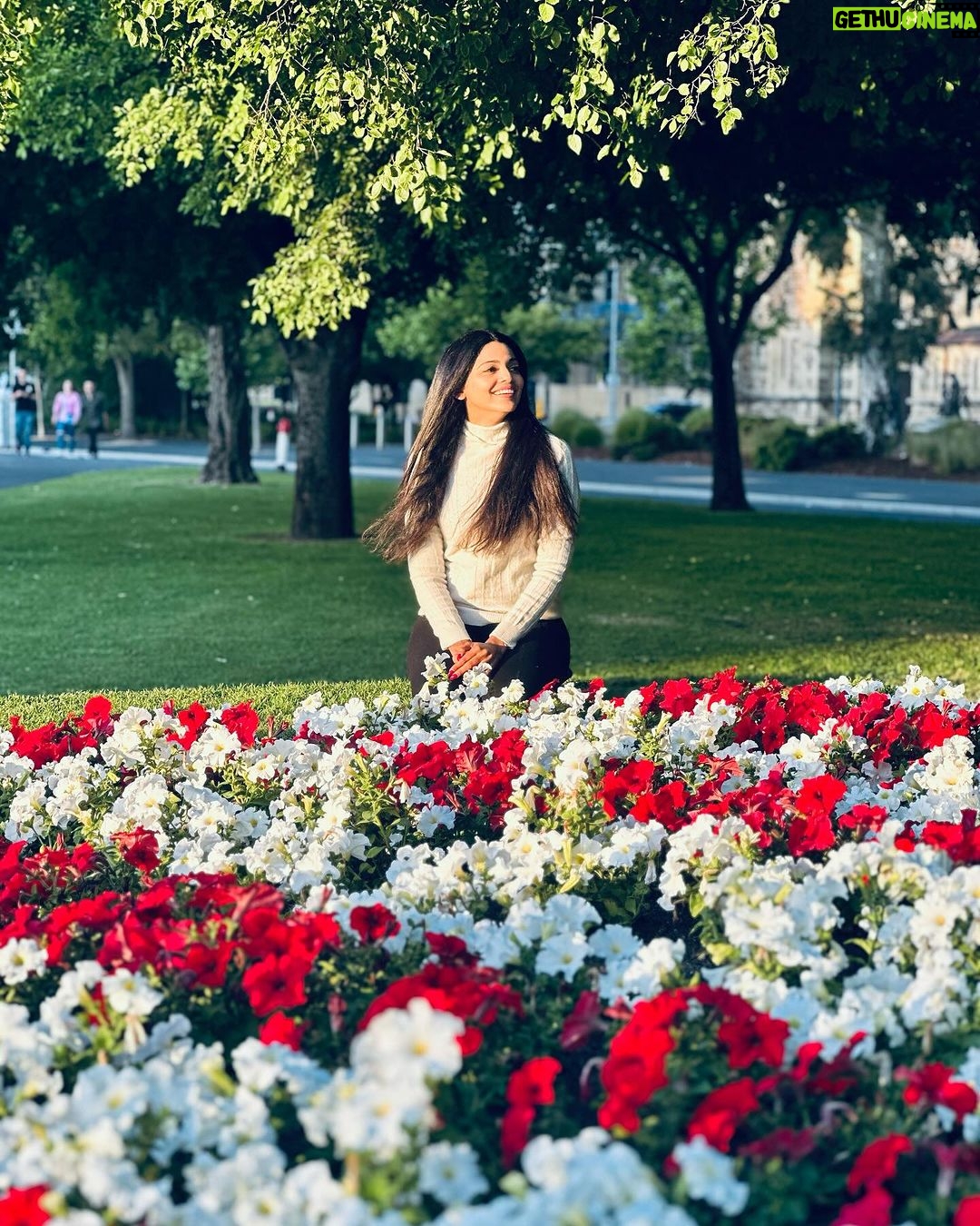 Pooja Sawant Instagram - The reason behind my smile is behind the camera 🙈💕 Pic courtesy- @siddy.16 ♥️