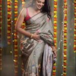 Pooja Sawant Instagram - Embrace elegance with our Pure Silk Saree featuring Nandi prints. Elevate your style effortlessly. ✨ #SilkSaree #NandiPrints #FashionEssentials” Video by @shrutisbagwe Jewellery by @kalyanjewellers_official Edit by @meshreysawant Mumbai - मुंबई