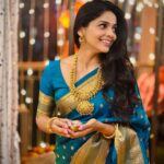 Pooja Sawant Instagram - May our hearts be filled with good vibes and intensively positive aura 💫 शुभ दिपावली 🪔 Jewellery set by @kalyanjewellers_official