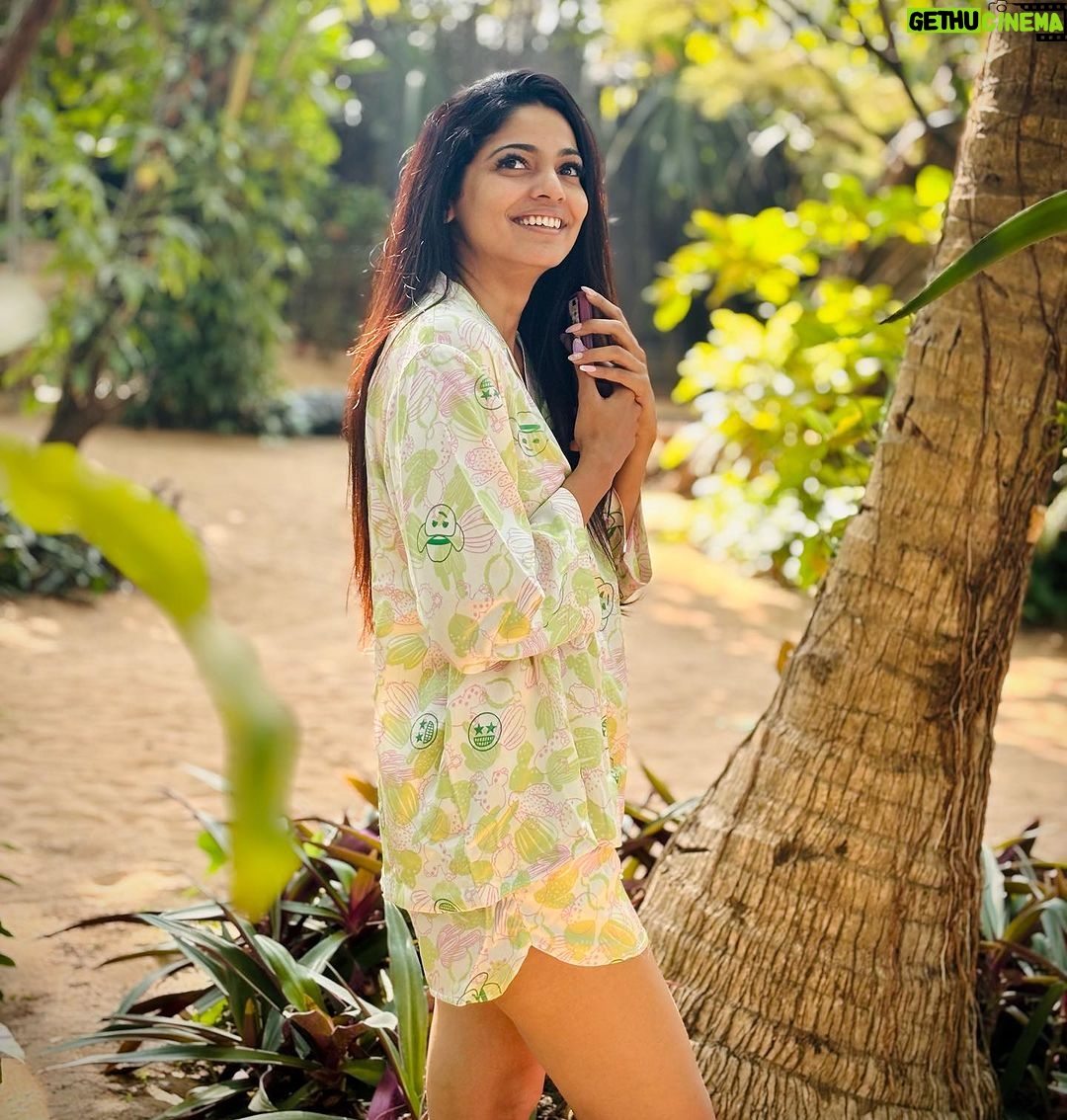 Pooja Sawant Instagram - Christmas morning in Goa … could it be anymore beautiful? 😍🌲🌸💕