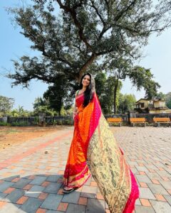 Pooja Sawant Instagram - Seeking blessings 🙏♥️♾️ #कोकण Saree from @paithani___house 🌸 Sindhudurg