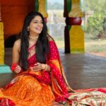 Pooja Sawant Instagram - Seeking blessings 🙏♥️♾️ #कोकण Saree from @paithani___house 🌸 Sindhudurg