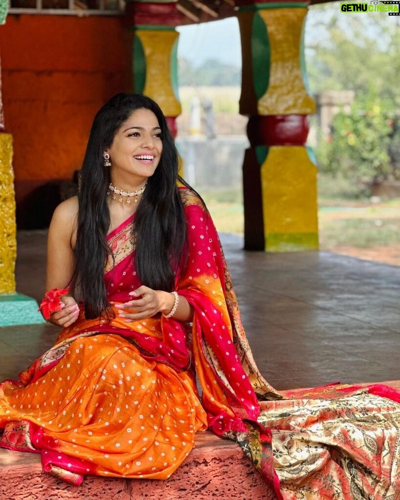 Pooja Sawant Instagram - Seeking blessings 🙏♥️♾️ #कोकण Saree from @paithani___house 🌸 Sindhudurg