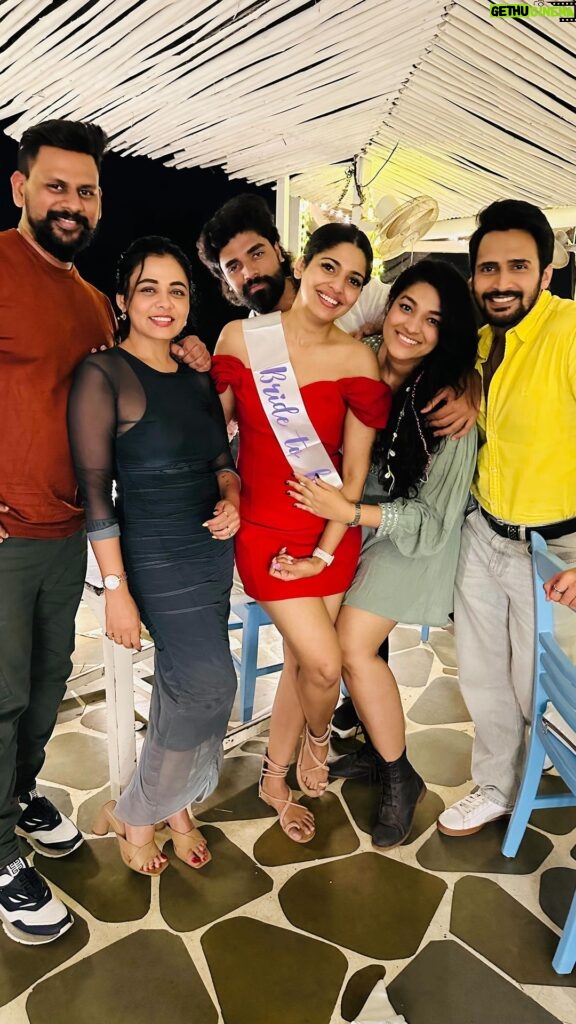Pooja Sawant Instagram - Much awaited trip with all my MUSAFIRIANS ♥️🧿♾️ Goa 🌴💕 we made it guys 💃 🕺