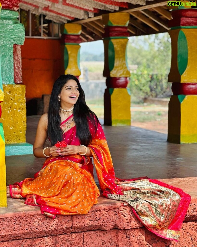 Pooja Sawant Instagram - Seeking blessings 🙏♥️♾️ #कोकण Saree from @paithani___house 🌸 Sindhudurg