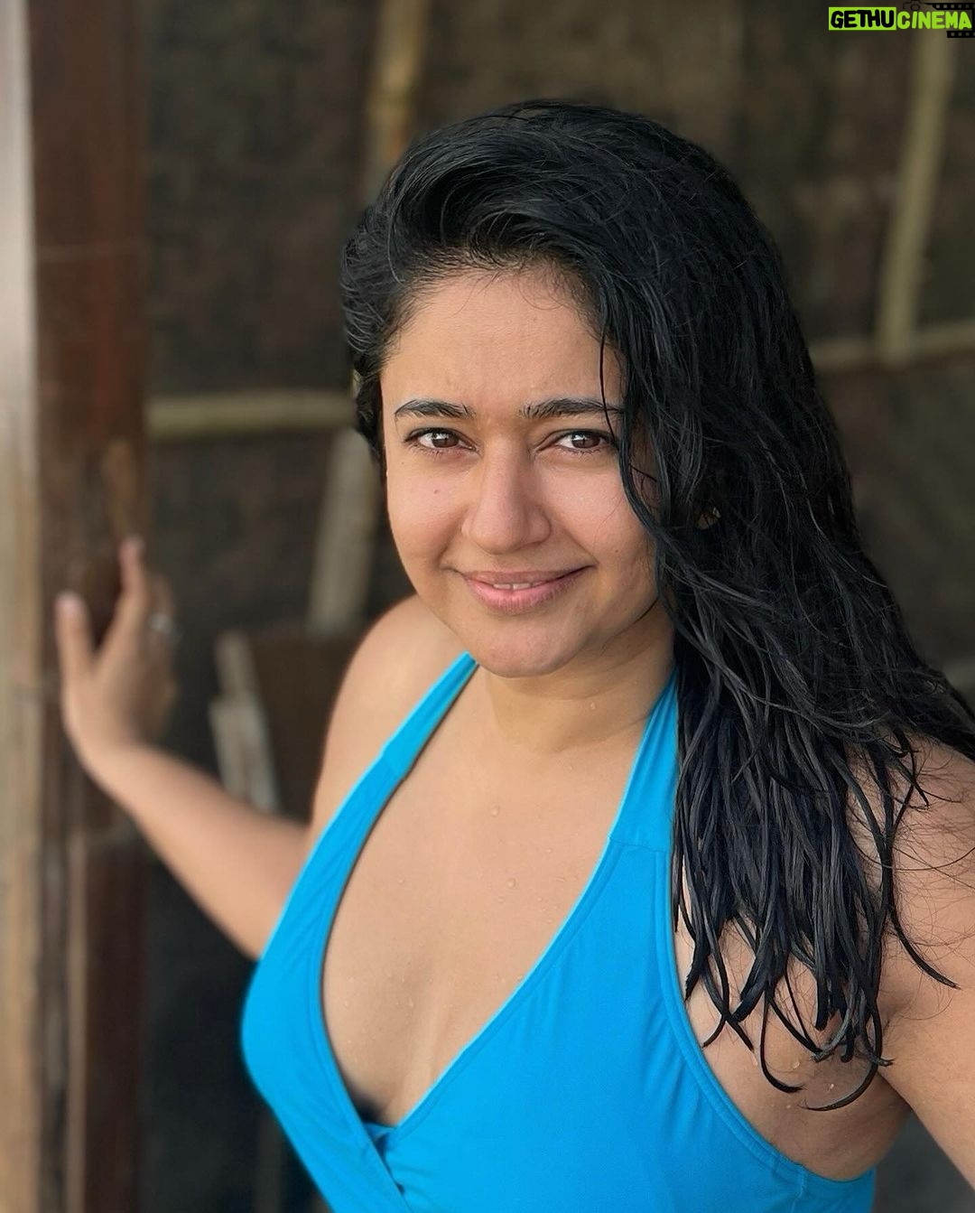 Poonam Bajwa Instagram - How u been π¦ πΈπ₯ @snehaullal