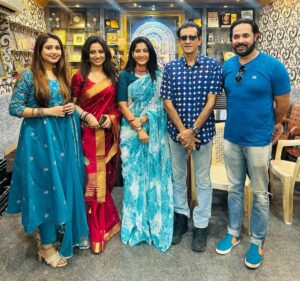 Poonam Mishra Instagram - Gho gha hauchi cuttack bhasani re katak sesha ru arambha ra team sahita…. Cuttack, Orissa