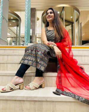 Poonam Mishra Instagram - Happy Nabami…🙏
I hope you all are having a great great time with your family friends…
Enjoy this Dussehra and don’t forget to watch Katak sesha ru arambha….