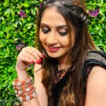 Poonam Mishra Instagram - Old is gold…🥰🥰 Just a quick one😝😜 Mua @babitamarvella ❤️❤️❤️