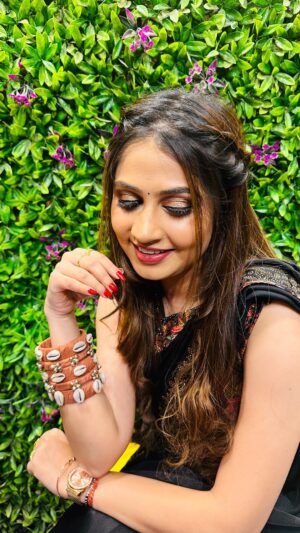 Poonam Mishra Instagram - Old is gold…🥰🥰
Just a quick one😝😜

Mua @babitamarvella ❤️❤️❤️