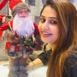 Poonam Mishra Instagram - Hello Santa🎅…. It's beginning to look a lot like Christmas🎄🎁