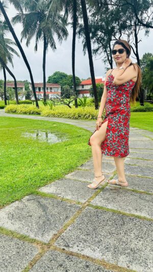 Poonam Mishra Instagram - Loving this place a lil more🥰🥰🥰

#poonammishra #poonammishraofficial #vacaymodeon😎 #trendingreels #trending #smile ☺️