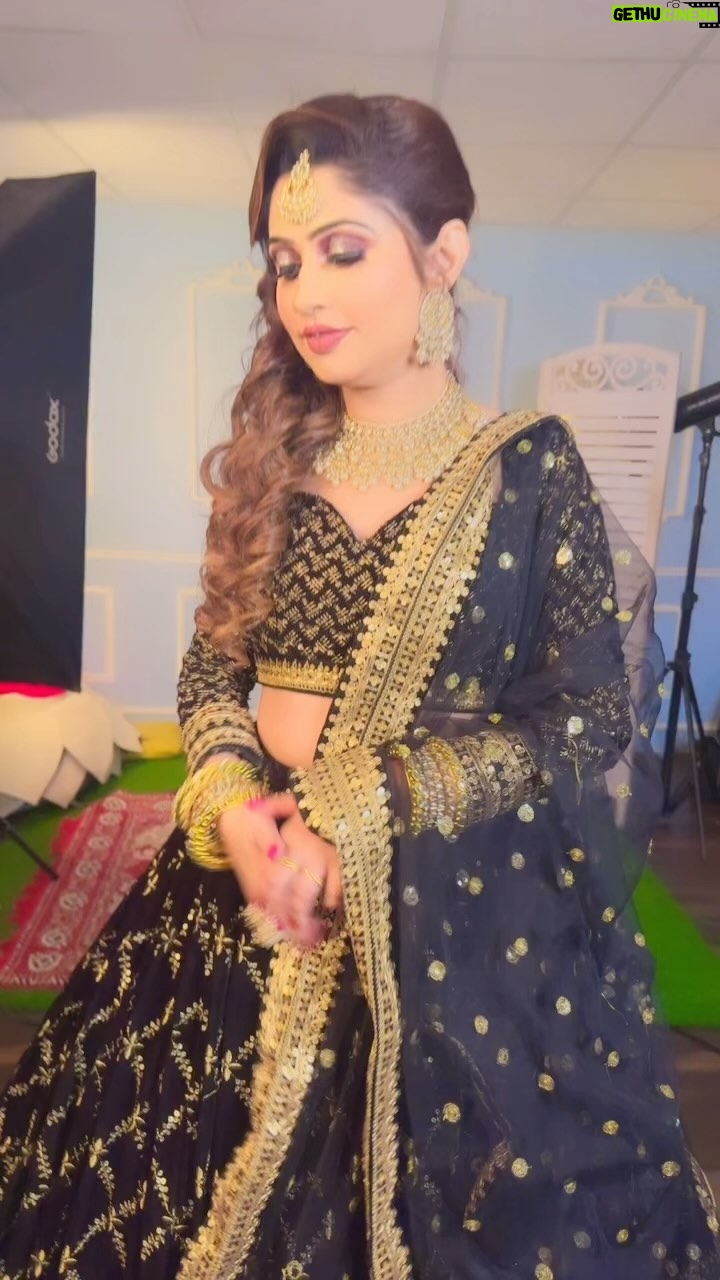 Poonam Mishra Instagram - I just love this song….❤️❤️❤️ & this look of mine…. Let me know if you like this look in the comments section below…☺️☺️ Mua @u_bonita_by_swikrutee_ 😘❤️🥰