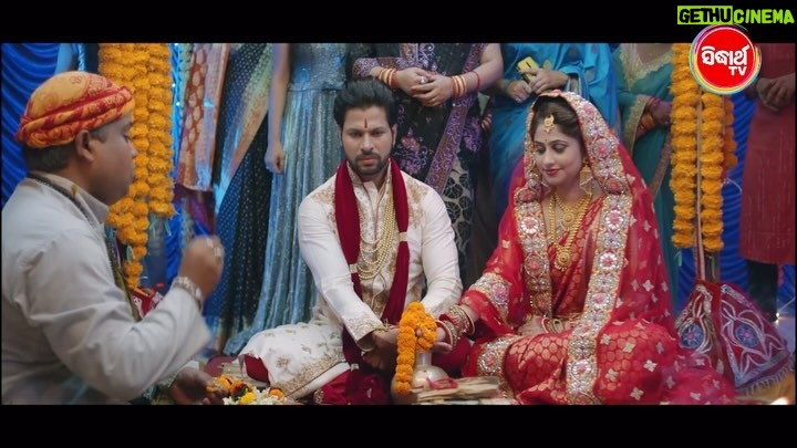 Poonam Mishra Instagram - Watch the World Television Premiere of ‘Kemiti Bhulibi Mun’ on Sidharth TV on January 1st at 2 PM. Start your year with entertainment! 🌟📺 #KemitiBhulibiMun #Deepak #Poonam #Divya #HappyNewYear #WorldTelevisionPremiere #SidharthTV