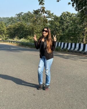 Poonam Mishra Instagram - Hey hey chalo na!!!!

#travelling #artistlife #enjoytravelling #instadaily