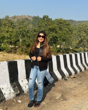 Poonam Mishra Instagram - Hey hey chalo na!!!!

#travelling #artistlife #enjoytravelling #instadaily