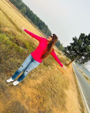 Poonam Mishra Instagram - Jobs fill your pocket, but adventures fill your soul.
And I have job that fill my soul.

#ilovemylife #travel #newplacestoexplore