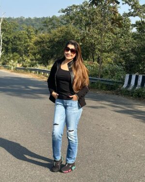Poonam Mishra Instagram - Hey hey chalo na!!!!

#travelling #artistlife #enjoytravelling #instadaily