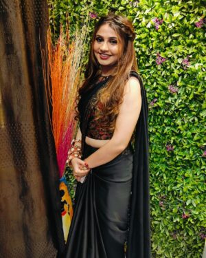Poonam Mishra Instagram - Sarees are my forever kind of love…
Mua @babitamarvella 

#SareeDrapes #DrapingStyle #SareePoses #SareeFlow #SareeMagic #SareeStories #VibrantSarees #ColorfulSaree #SareeLove #sareecolorsmakemehappy❤️