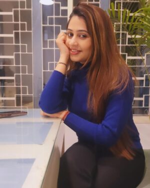 Poonam Mishra Instagram - Keep calm and winter on🧤🧣🧦