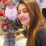 Poonam Mishra Instagram - Hello Santa🎅…. It's beginning to look a lot like Christmas🎄🎁