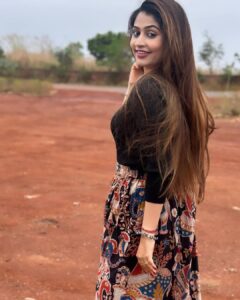Poonam Mishra Instagram - Moving towards 2024 with lots of lessons…🩷❤️