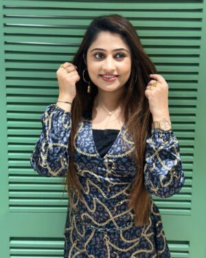 Poonam Mishra Instagram - Be your own reason to smile…❤️🩷
