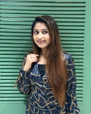 Poonam Mishra Instagram - Be your own reason to smile…❤️🩷