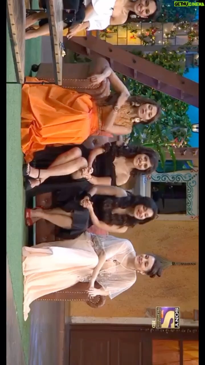 Poonam Rajput - 15.4K Likes - Memories from Kapil sharma show!❤️ I loved being on the show. Sab log soch rhe honge ki Mujhe us waqt itni hassi Kyu a rhi hai to bta doon ki pehle se hi bhut himachal himachal bol chuke the ki Meri hassi control hi nhi ho rhi thi. “I love you Kapil” 😂❤️😉
#kapilsharmashow @kapilsharma I love you ❤️ #onstage #memoriesforlife #entertainment #bollywood #kapilsharmashowfan #begumjaanpromotions @ridtiwari @florasaini #feelkroreelkro #instamood #reels #instagram ❤️🙏🤩