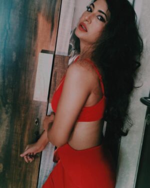 Poonam Rajput Instagram - Ladies and gentlemen her! ❤️‍🔥