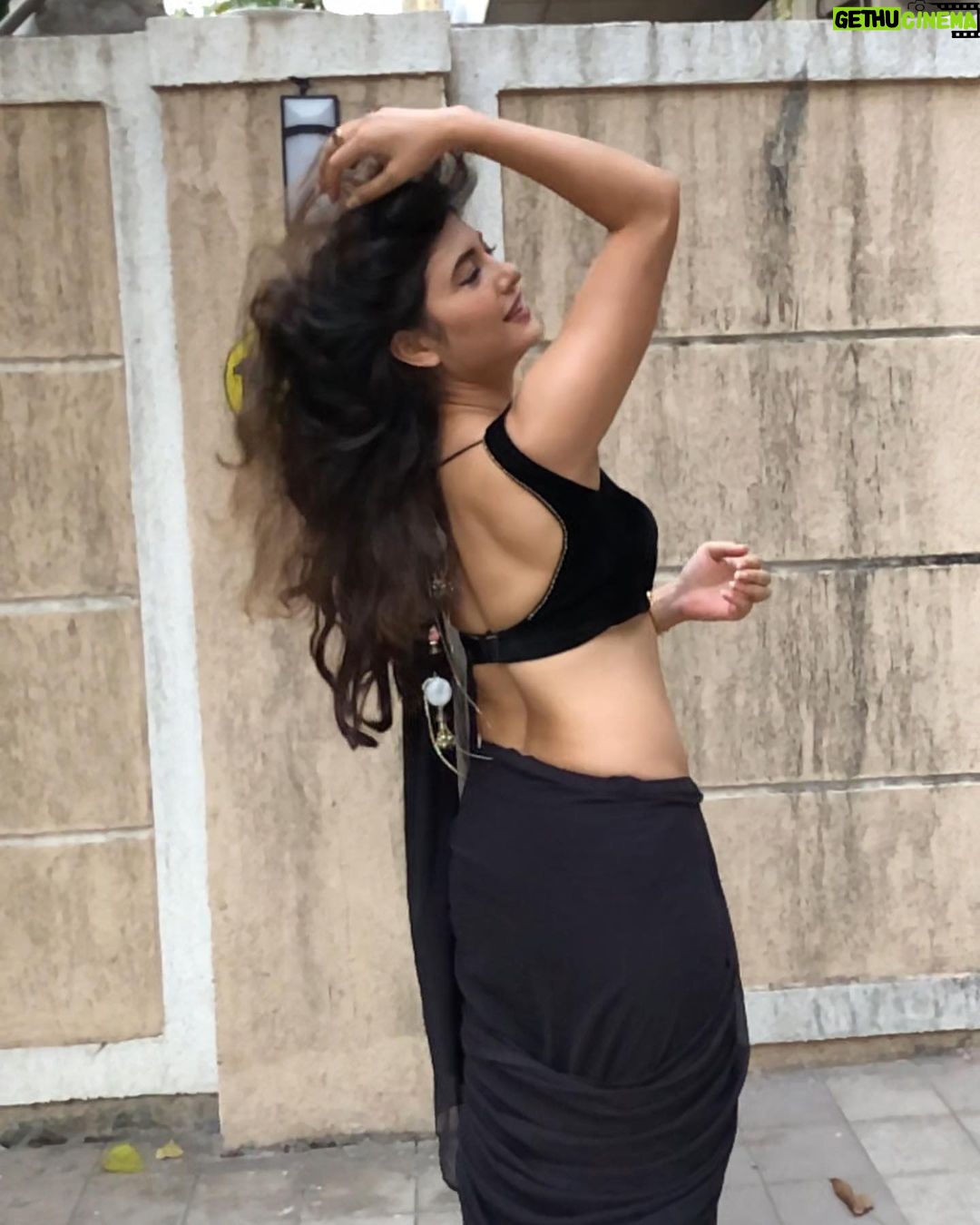 Poonam Rajput - 10K Likes - Grace in women has more effective then beauty! 🖤