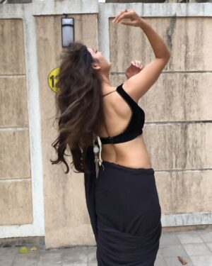 Poonam Rajput Instagram - Grace in women has more effective then beauty! 🖤