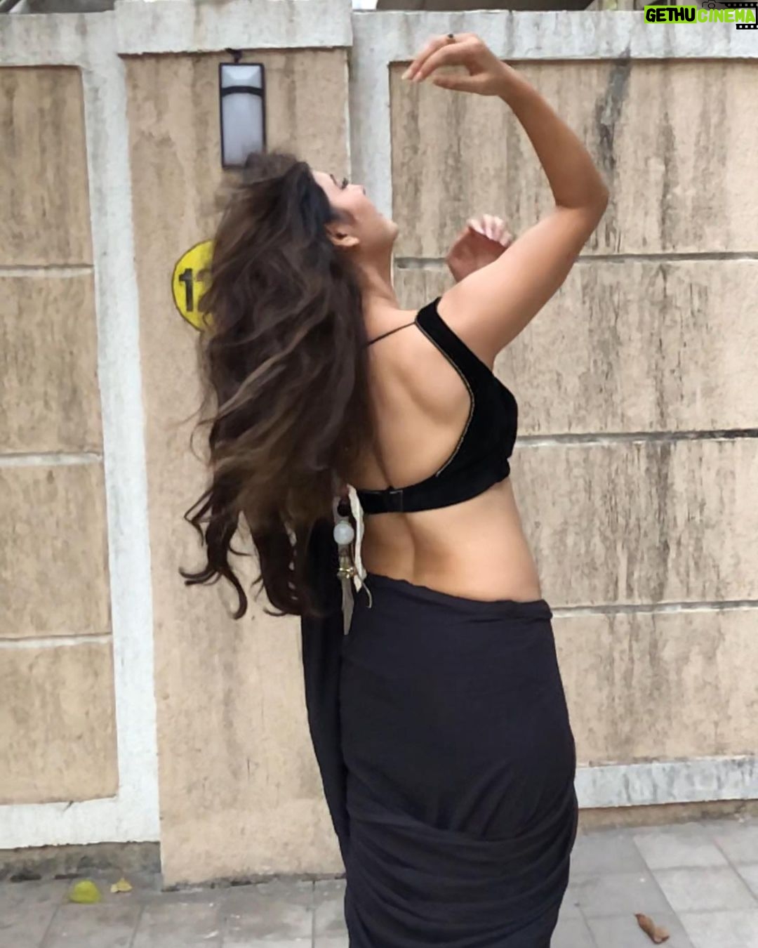 Poonam Rajput - 10K Likes - Grace in women has more effective then beauty! 🖤