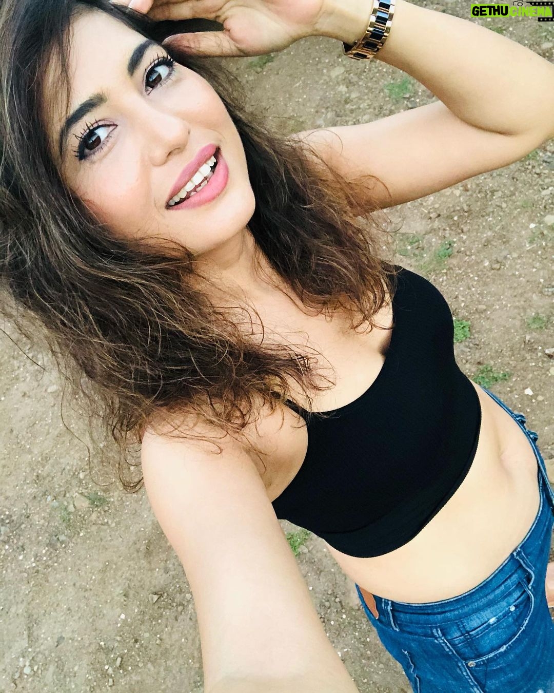 Poonam Rajput Instagram - Happy Sunday! 🎶❤️