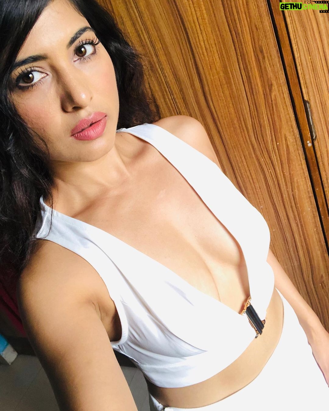 Poonam Rajput - 7.9K Likes -