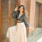 Poonam Rajput Instagram - “No matter how plain a woman may be, if truth and honesty are written across her face, she will be beautiful.”😊 Picture credit @ibphotography27 ❤️🤩 Good morning lovelies! #instamood #instagood #ootd @zara #zaragirl #shootpics 🥰