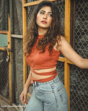 Poonam Rajput Instagram - Malum nahi tha aisa bhi ek waqt aayega, bewaqt Mausam ki tarah tu bhi kshanbhar main badal jayega

Hey! What do you think of this look? Do let me know in comment below. 

To get this amazing look follow @meeamifashion and get your wodrobe update with their tending and latest outfit.

#Fashion #Trend #Style #Stylish #StyleStatement #Photoshoot #FashionPhotoshoot #FashionPhotography #meeamifashion