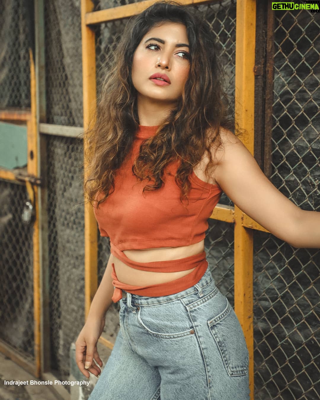 Poonam Rajput - 6.4K Likes - Malum nahi tha aisa bhi ek waqt aayega, bewaqt Mausam ki tarah tu bhi kshanbhar main badal jayega
Hey! What do you think of this look? Do let me know in comment below.
To get this amazing look follow @meeamifashion and get your wodrobe update with their tending and latest outfit.
#Fashion #Trend #Style #Stylish #StyleStatement #Photoshoot #FashionPhotoshoot #FashionPhotography #meeamifashion